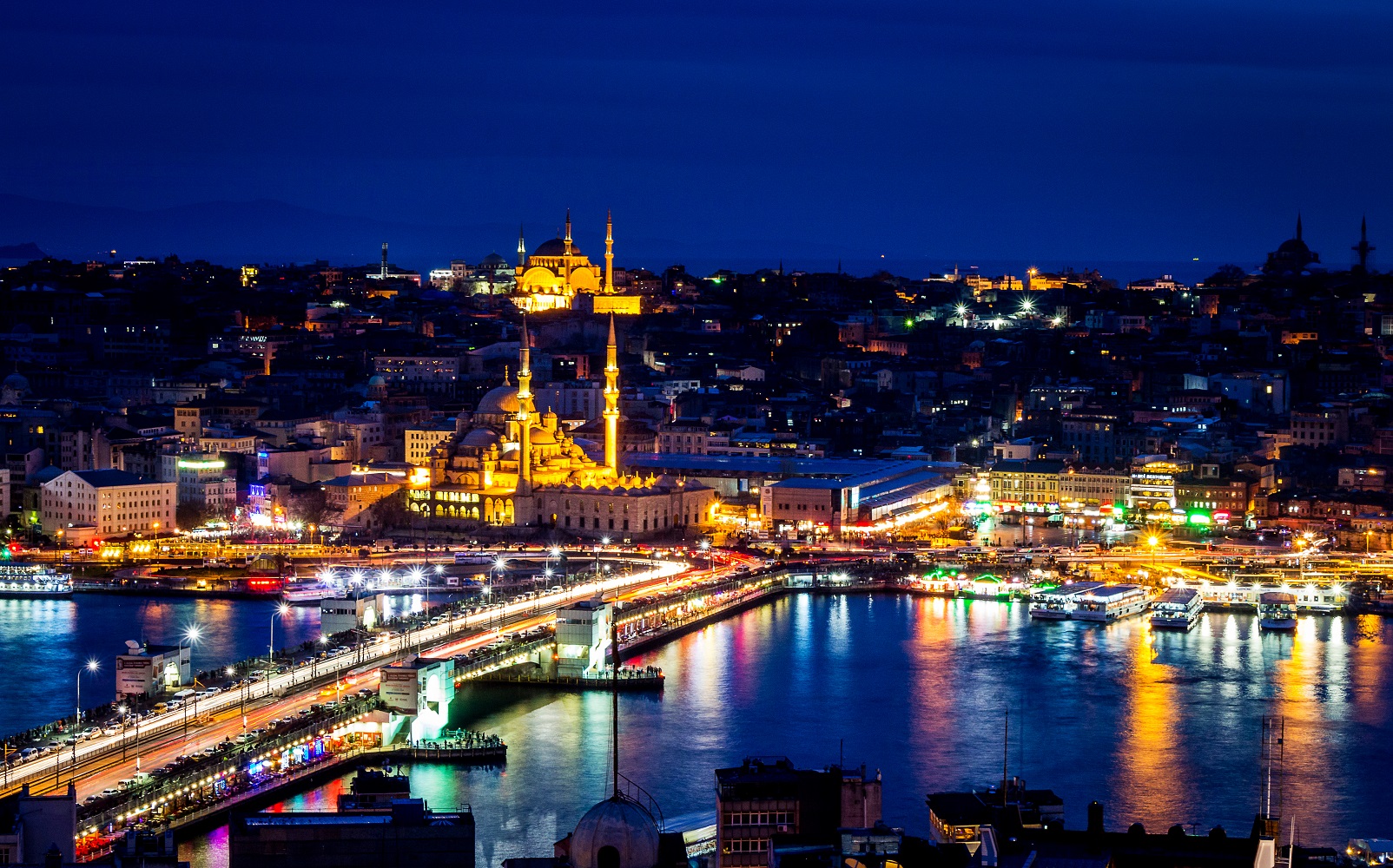 Istanbul_at_night_(16193962812) – Copia